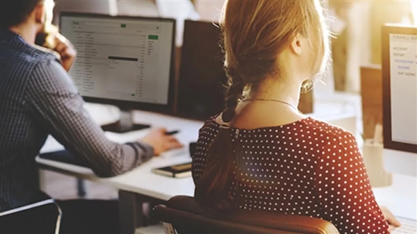 Υπάλληλος διαχείρισης eshop