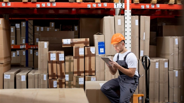 Υπάλληλος αποθήκης