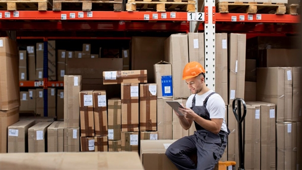 Υπάλληλος αποθήκης 