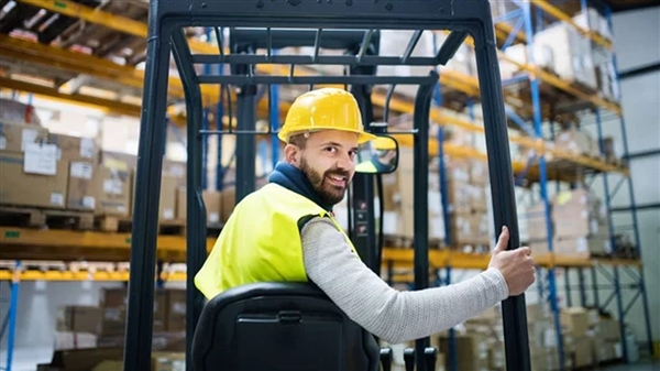 Υπάλληλος αποθήκης