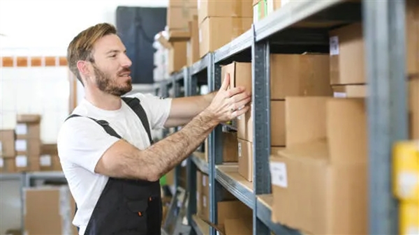 Υπάλληλος αποθήκης