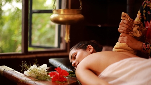 Spa therapist