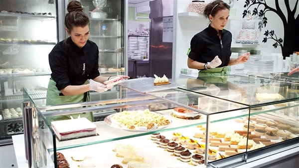 Πωλήτρια σε ζαχαροπλαστείο