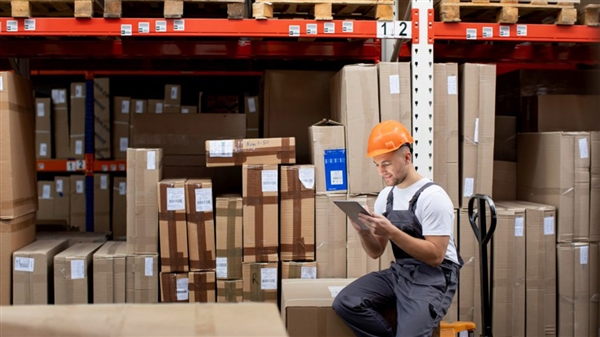 Υπάλληλος αποθήκης