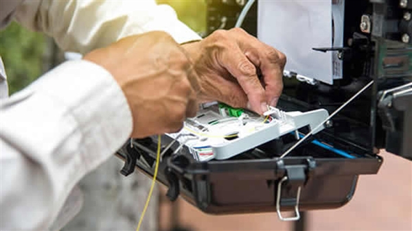 Τεχνικός οπτικών ινών