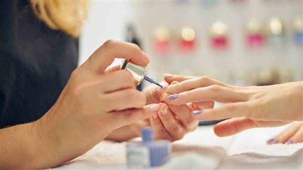 Τεχνίτρια ονυχοπλαστικής