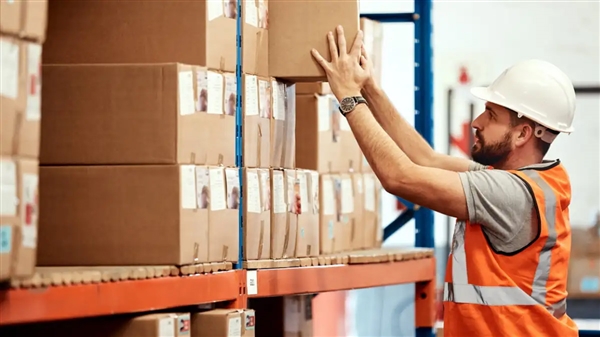 Υπάλληλος αποθήκης