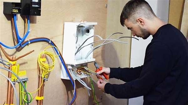 Βοηθός ηλεκτρολόγου 