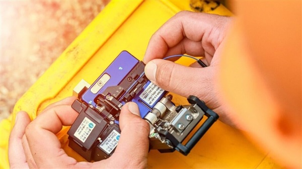 Τεχνικός οπτικών ινών