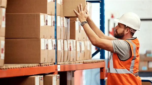 Υπάλληλος αποθήκης