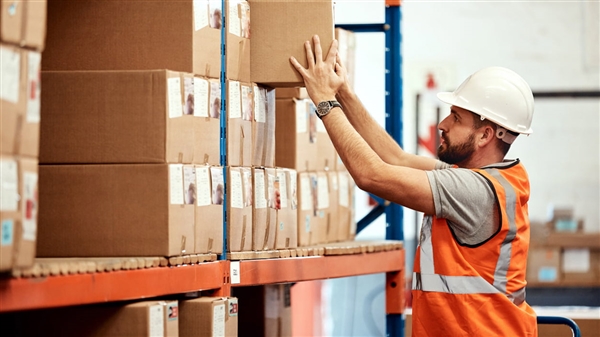 Υπάλληλος αποθήκης