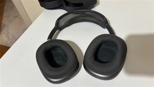Apple AirPods Max Space Gray