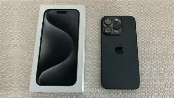 Apple iPhone 15 Pro 128GB μαύρο τιτάνιο