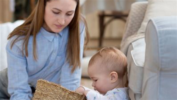 Babysitter για νεογέννητο μωρού 2 μηνών