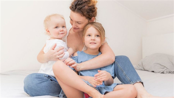 Babysitter για δύο παιδιά ηλικίας 13 μηνών και 6 ετών