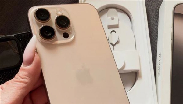 Apple iPhone 16 Pro Max 256GB χρυσό
