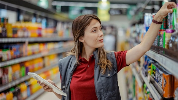 Πωλήτρια σε super market