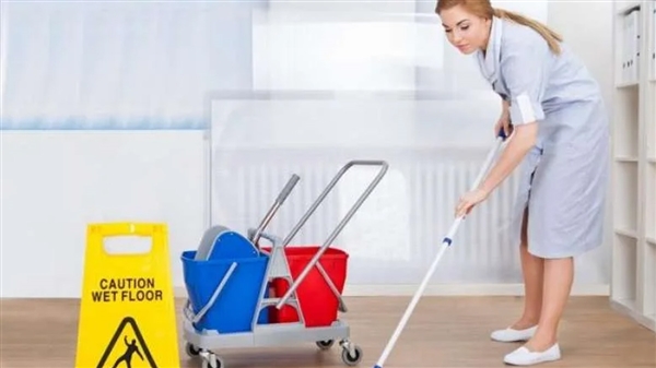 Καθαρίστρια σε ενοικιαζόμενα στούντιο